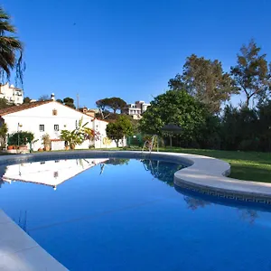 Hébergement de vacances Agradable Adosado Con Piscina La Hidalga, Benalmádena